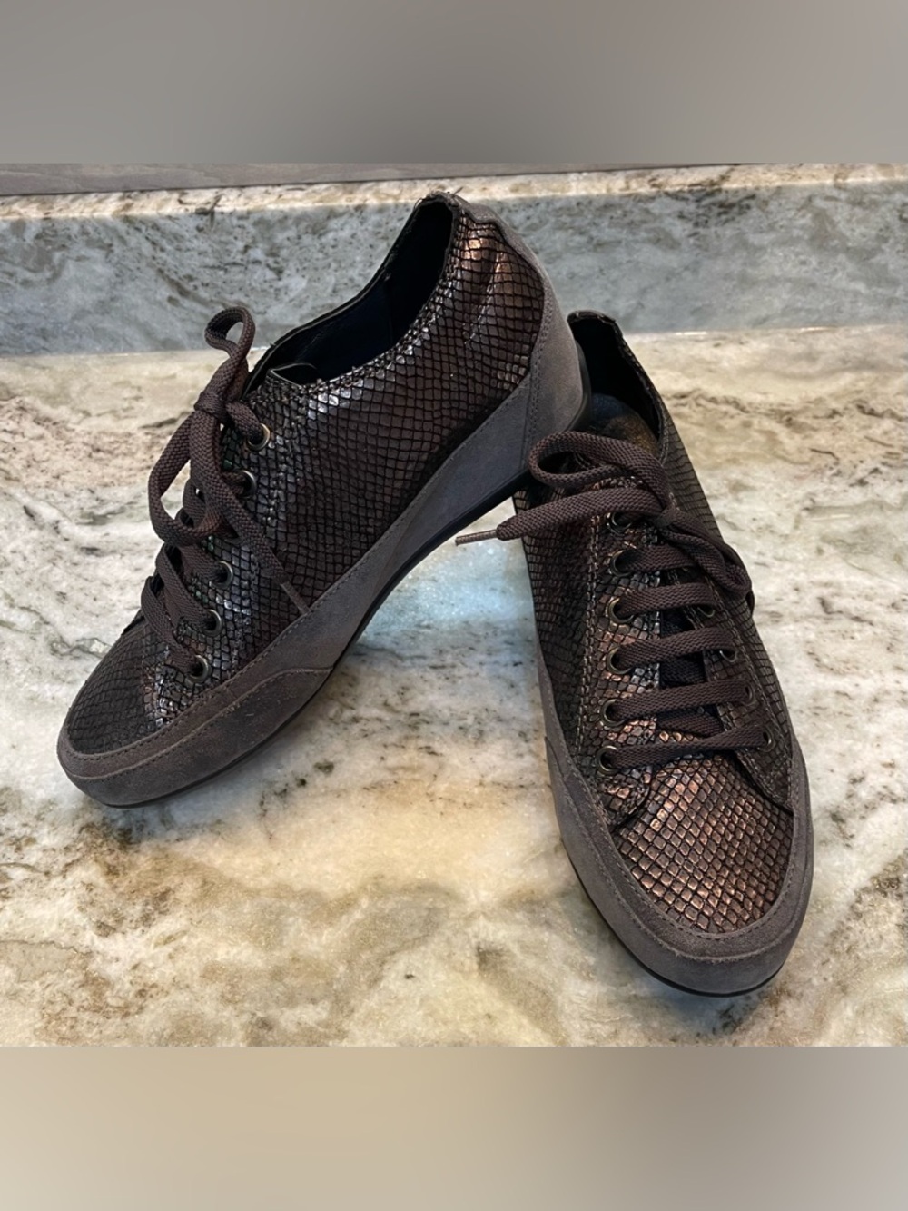 Igi & CoWomen’s Textured Metallic Gray/Black Wedge Leather Shoes Italy
